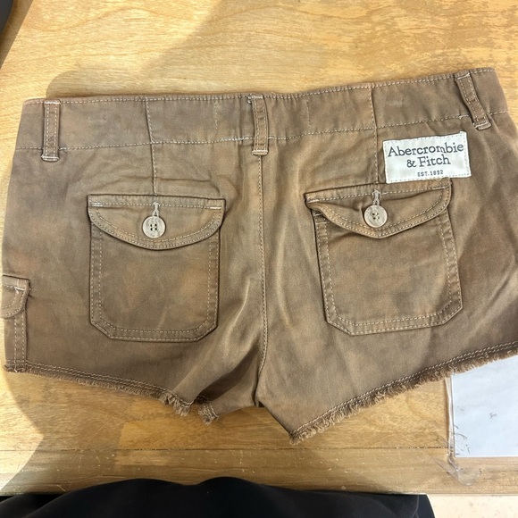 Abercrombie & Fitch Women's Brown Cargo Shorts - Picture 2 of 2